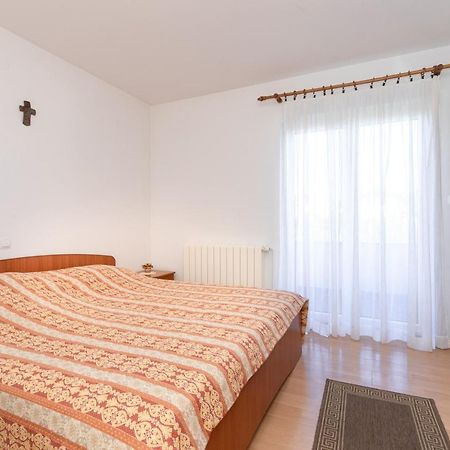 2-Bedroom Krk Apartment - Near Krk Beaches & Town! Đảo Krk Ngoại thất bức ảnh