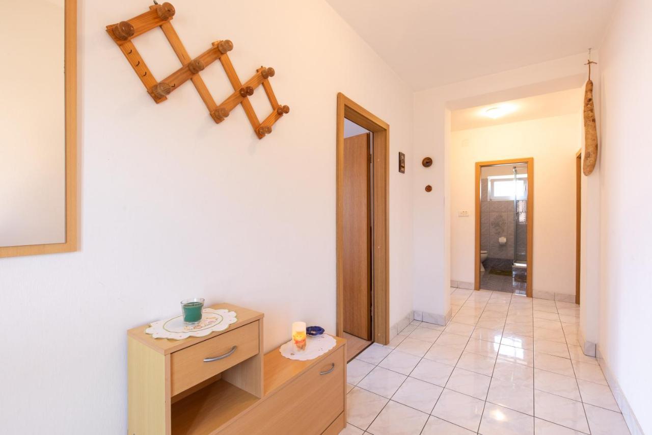 2-Bedroom Krk Apartment - Near Krk Beaches & Town! Đảo Krk Ngoại thất bức ảnh