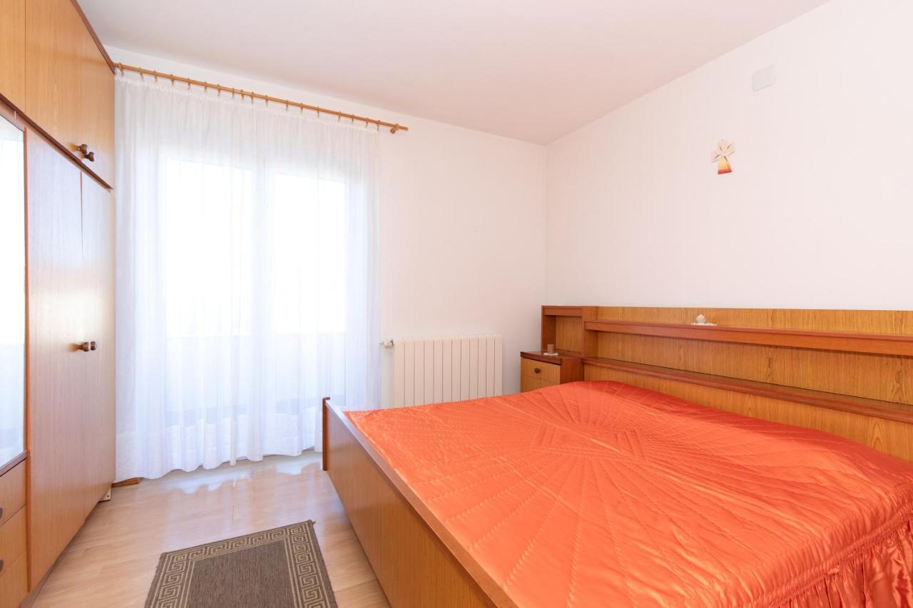 2-Bedroom Krk Apartment - Near Krk Beaches & Town! Đảo Krk Ngoại thất bức ảnh