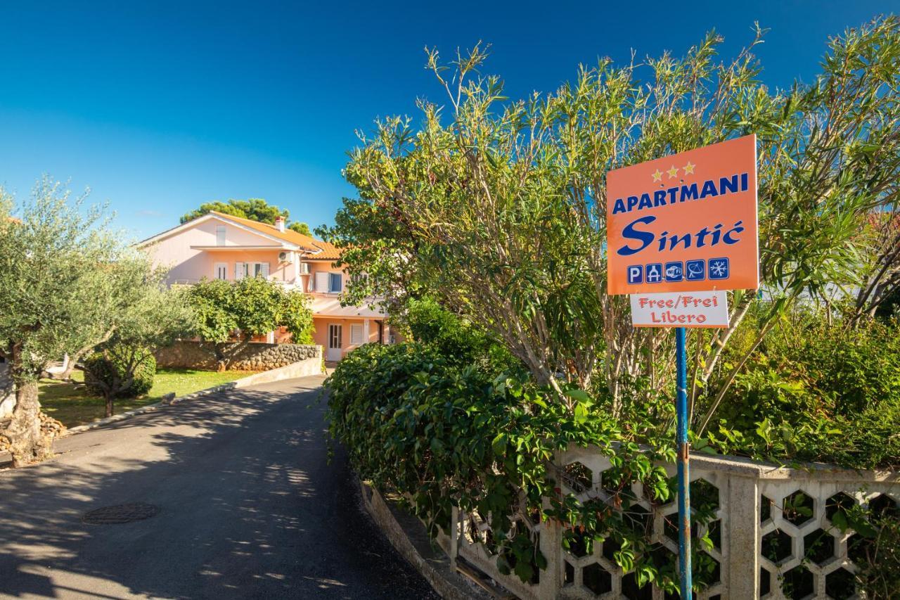 2-Bedroom Krk Apartment - Near Krk Beaches & Town! Đảo Krk Ngoại thất bức ảnh