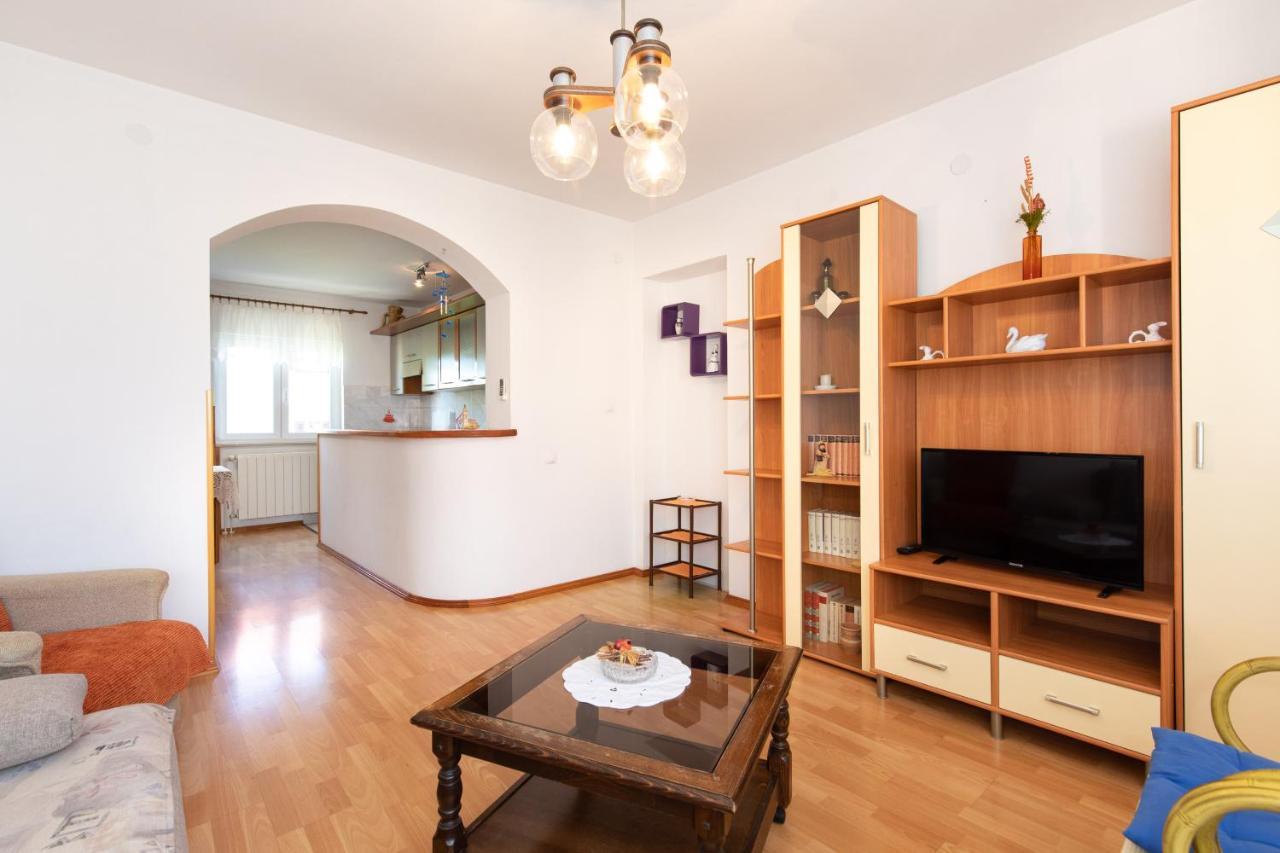 2-Bedroom Krk Apartment - Near Krk Beaches & Town! Đảo Krk Ngoại thất bức ảnh