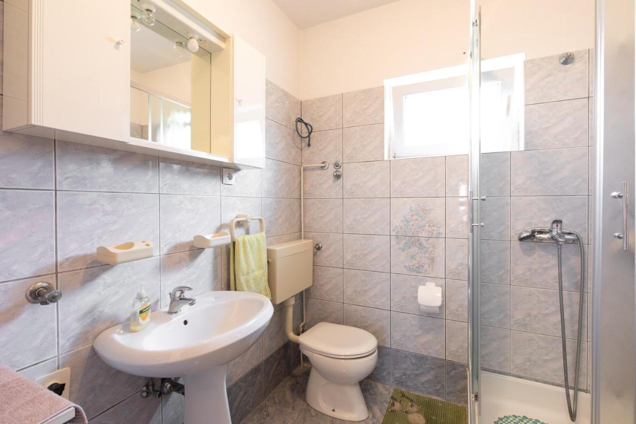 2-Bedroom Krk Apartment - Near Krk Beaches & Town! Đảo Krk Ngoại thất bức ảnh